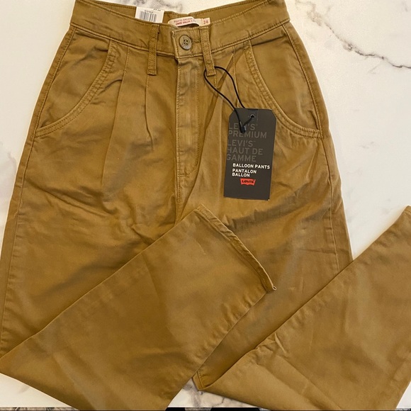 NEW Levi’s High-Rise Cropped Balloon Leg Pants - Picture 4 of 10